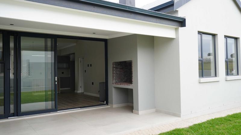 3 Bedroom Property for Sale in Kraaibosch Park Western Cape